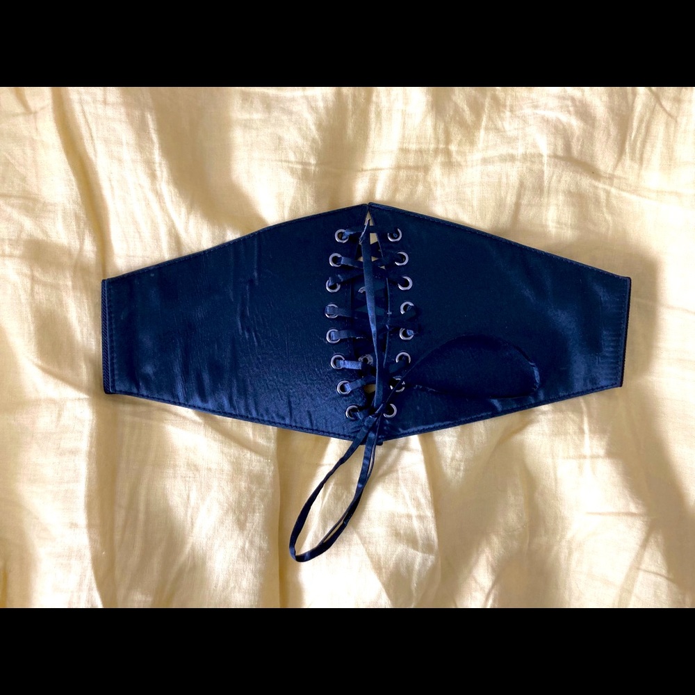 🍊🍋3 for $10 H&M Corset Style Belt